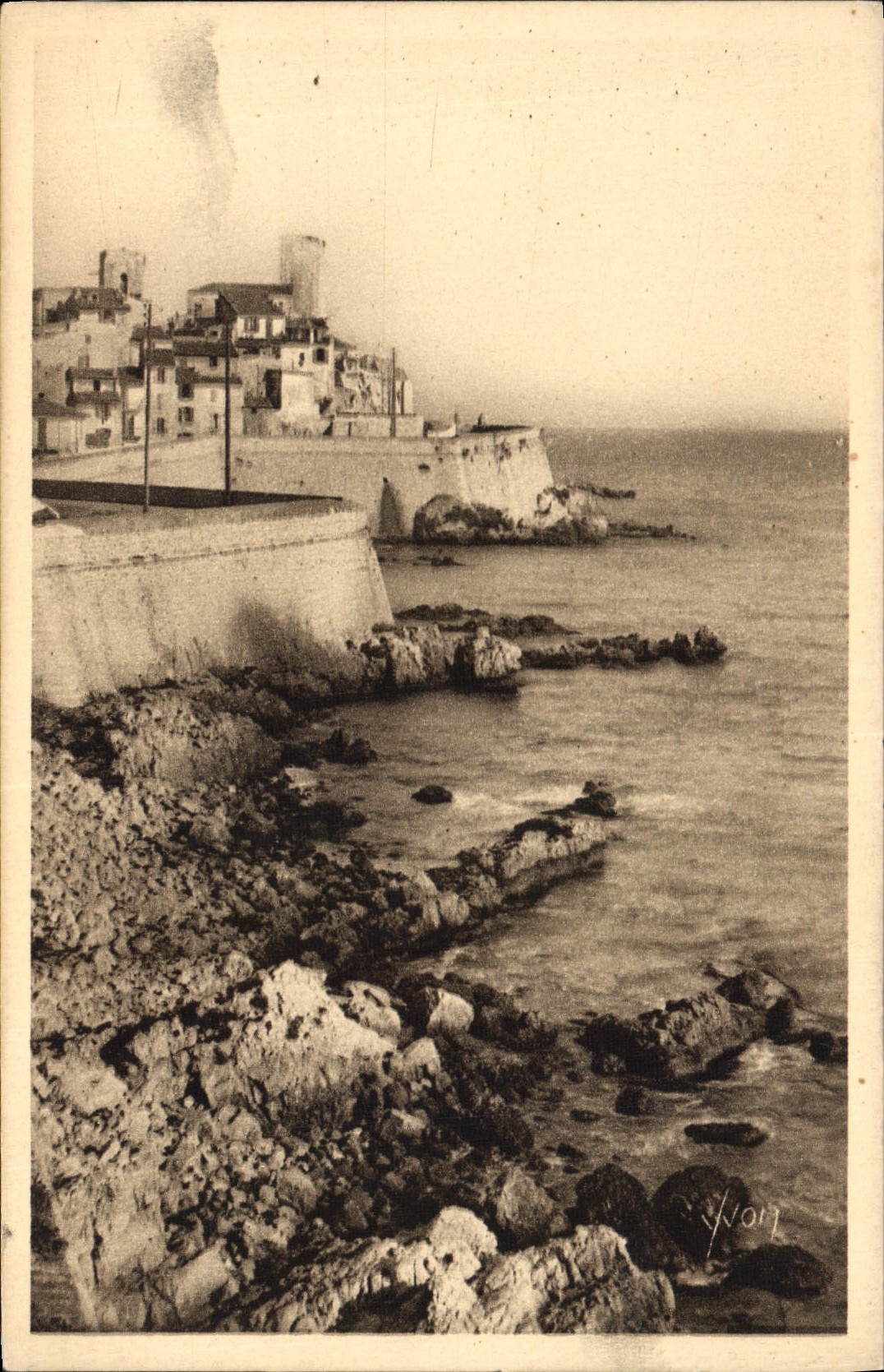 CPA Antibes Les Remparts De La Vieille Ville