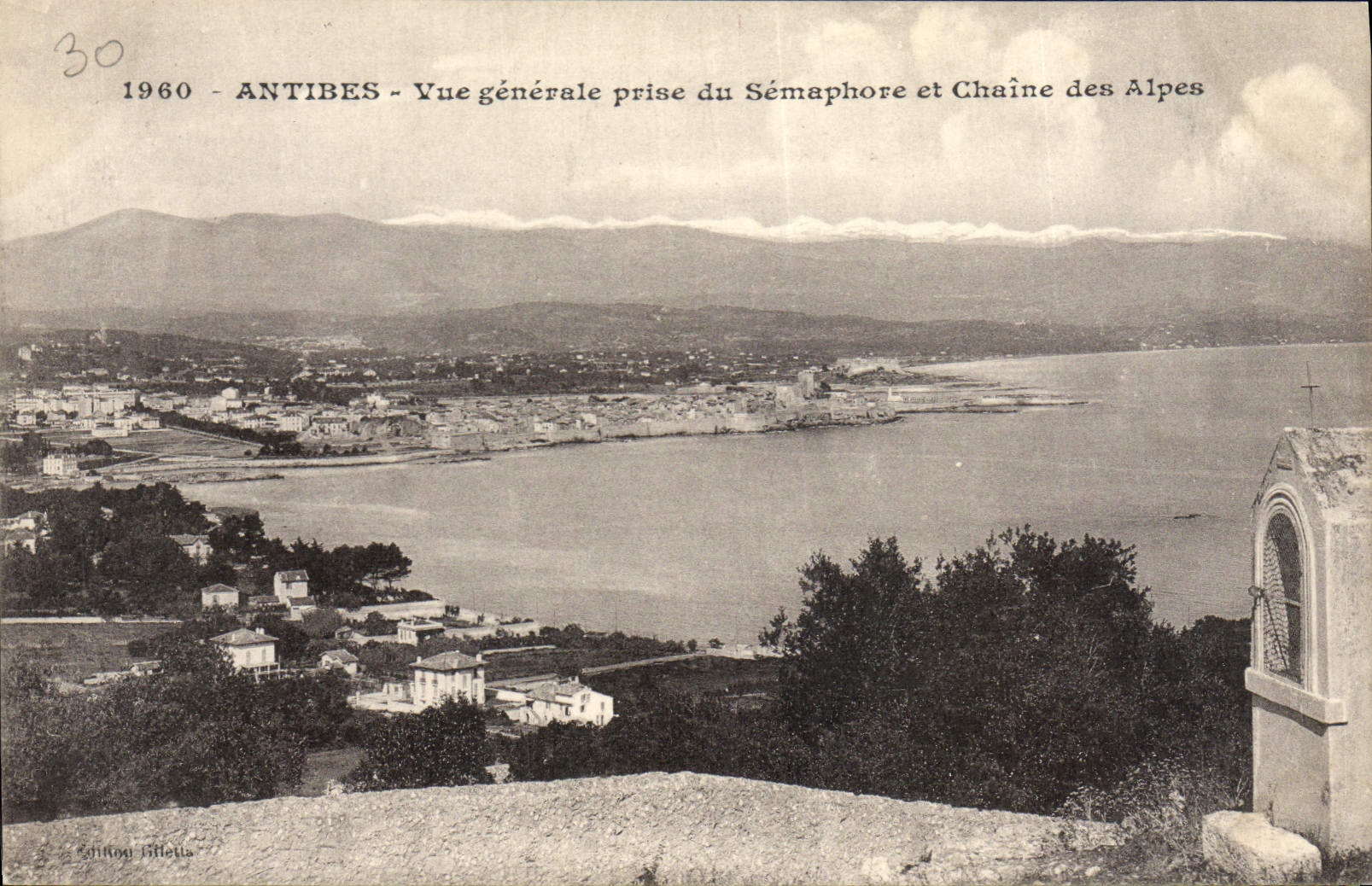 CPA Antibes Vue Generale Prise Du Semaphore Et Chaine Des Alpes