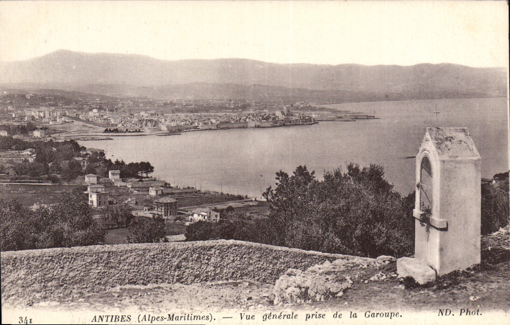 CPA Antibes Vue Generale Prise De La Garoupe