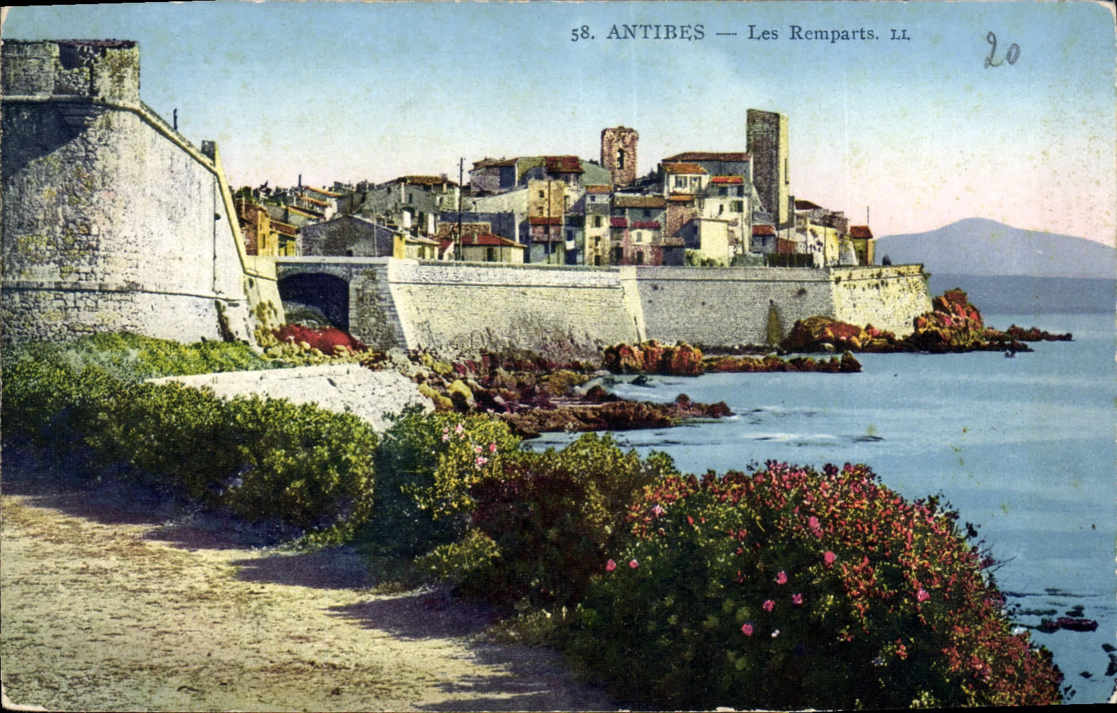 CPA Antibes Les Remparts