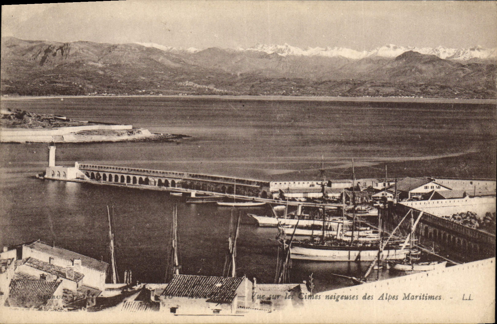 CPA Antibes Vue Sur Les Cimes Neigeuses Des Alpes Maritimes