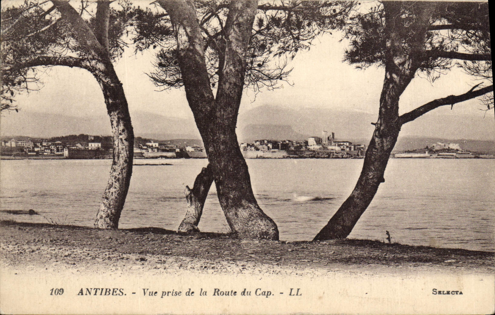 CPA Antibes Vue Prise De La Route Du Cap