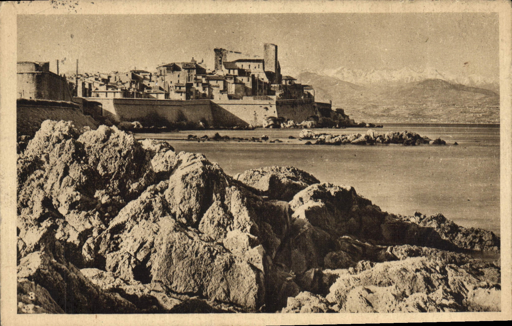 CPA Antibes Vue Generale Chaine Des Alpes