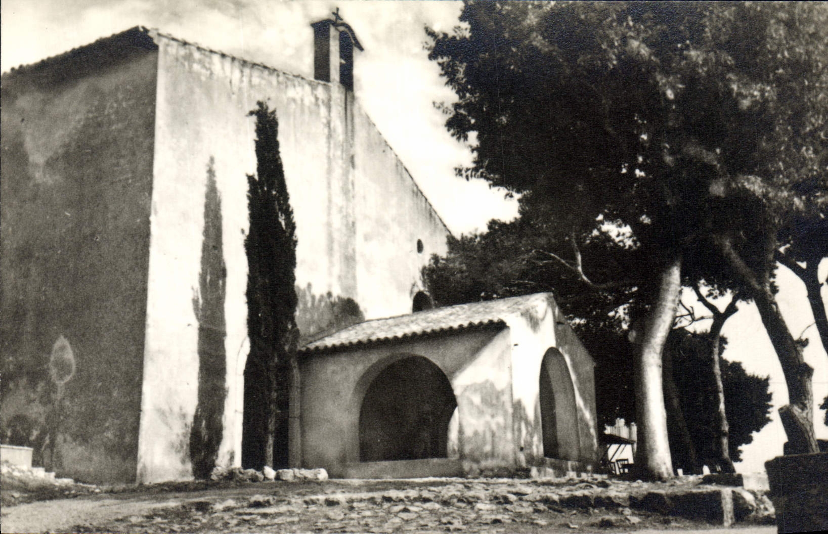 CPA Antibes chapelle Notre Dame De la garoupe avril 1952