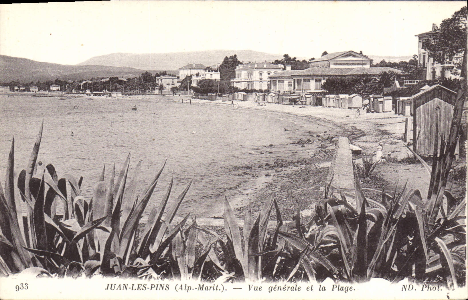 CPA Juan Les Pins Vue Generale Et La Plage