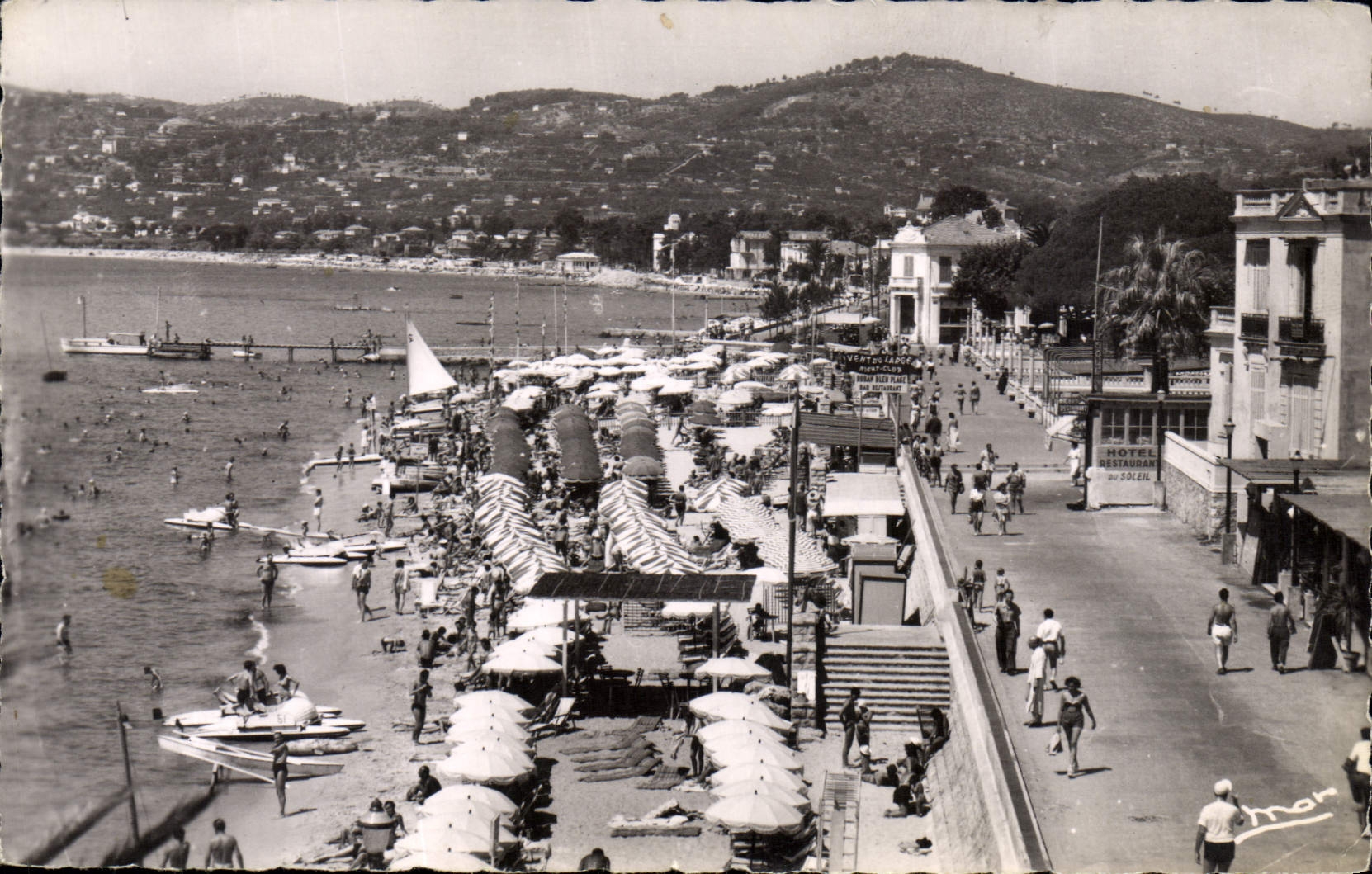 CPA Juan Les Pins La Promenade Et La Plage