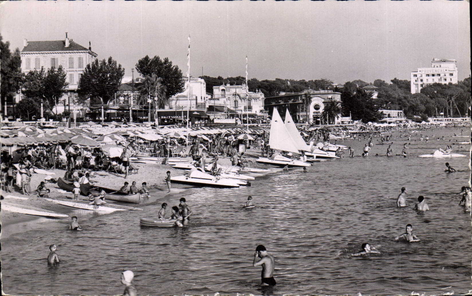 CPA Juan Les Pins La Plage Et La Promenade