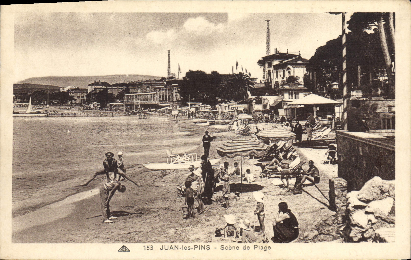 CPA Juan Les Pins Scene De Plage