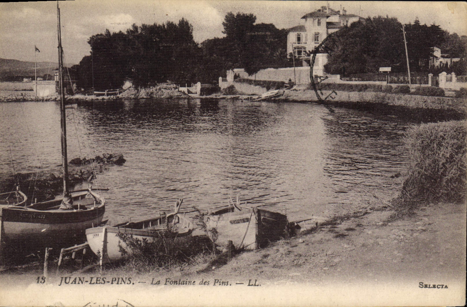 CPA Juan Les Pins La Fontaine Des Pins