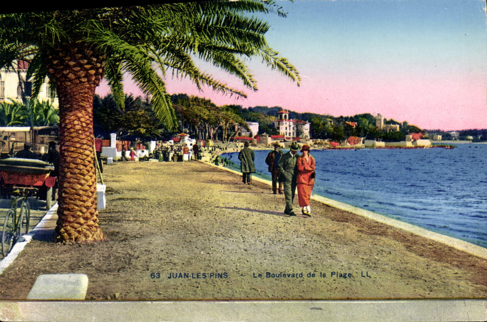 CPA Juan Les Pins Le Boulevard De La Plage