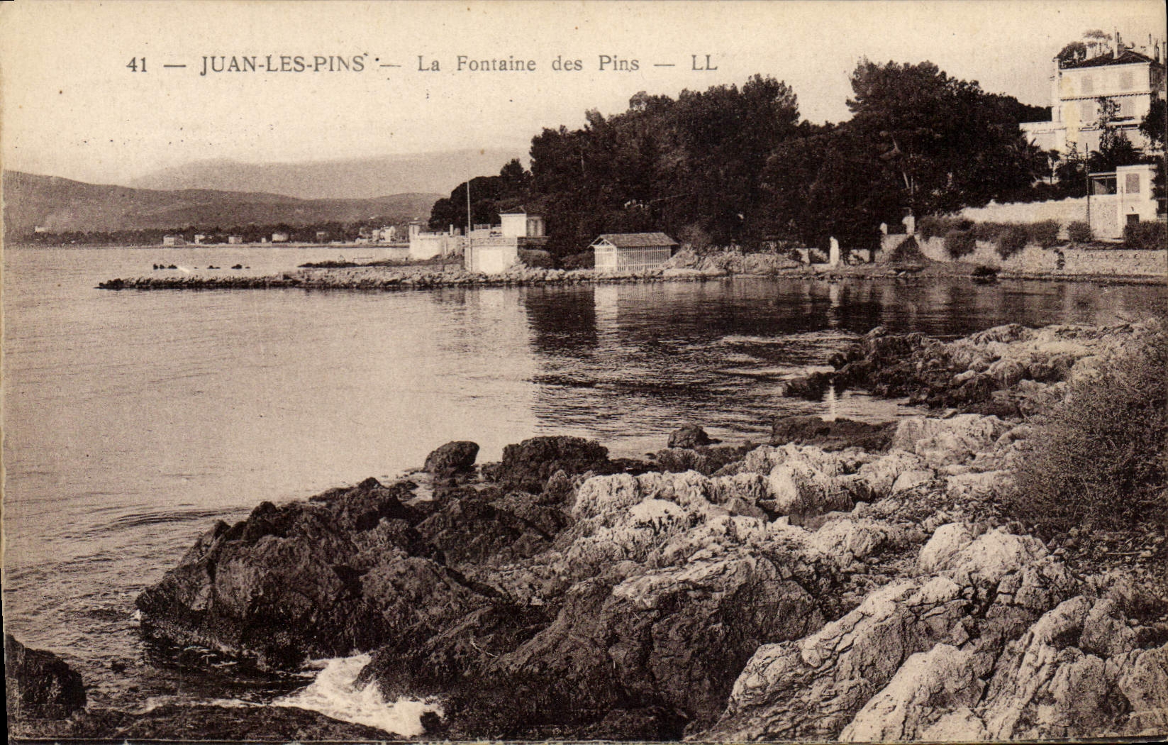 CPA Juan Les Pins La Fontaine Des Pins