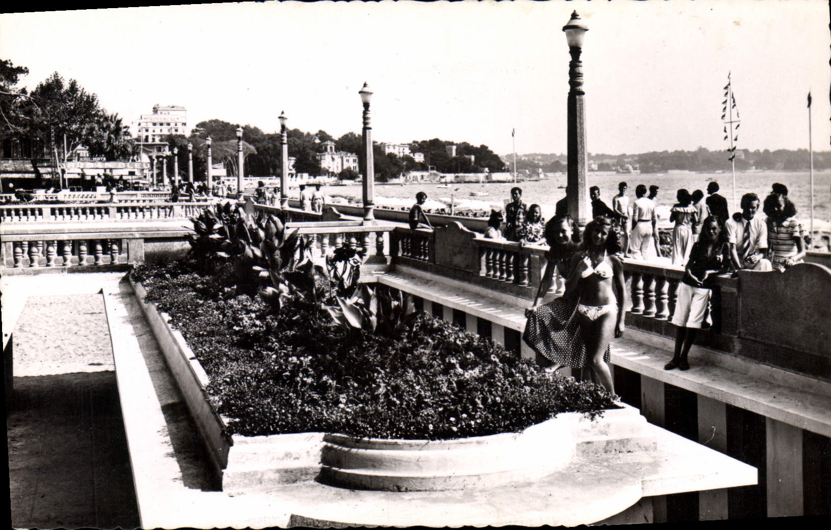 CPA Juan Les Pins La Promenade