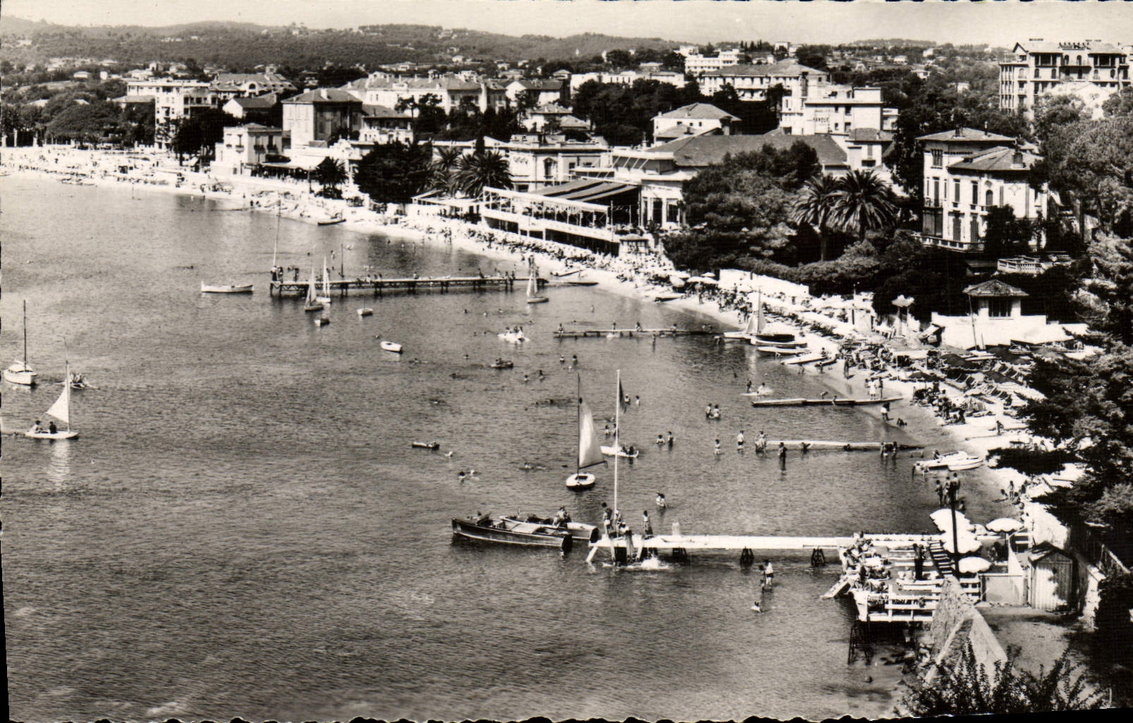 CPA Juan Les Pins Vue Generale Sur La Plage Depuis I'Hotel Belles Rives