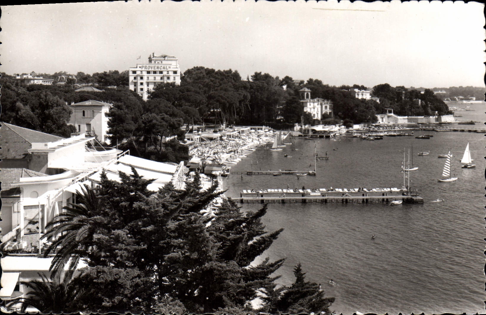 CPA Juan Les Pins Le Casino Et La Plage