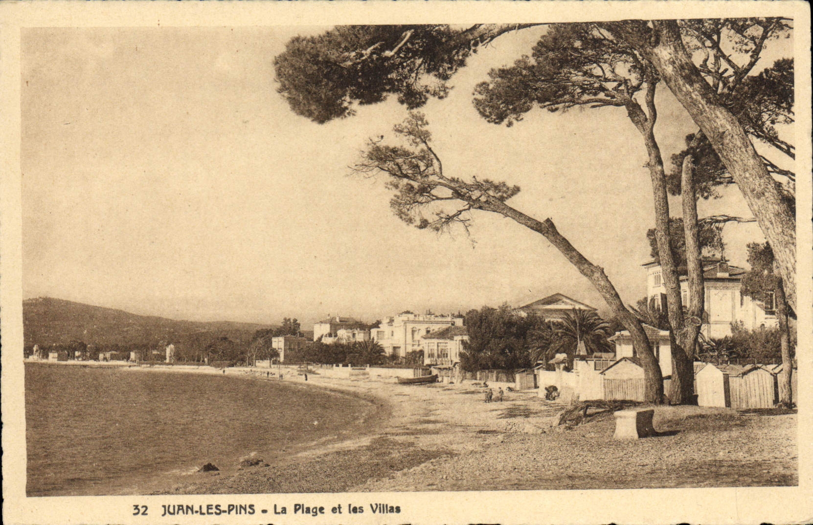CPA Juan Les Pins La Plage Et Les Villas