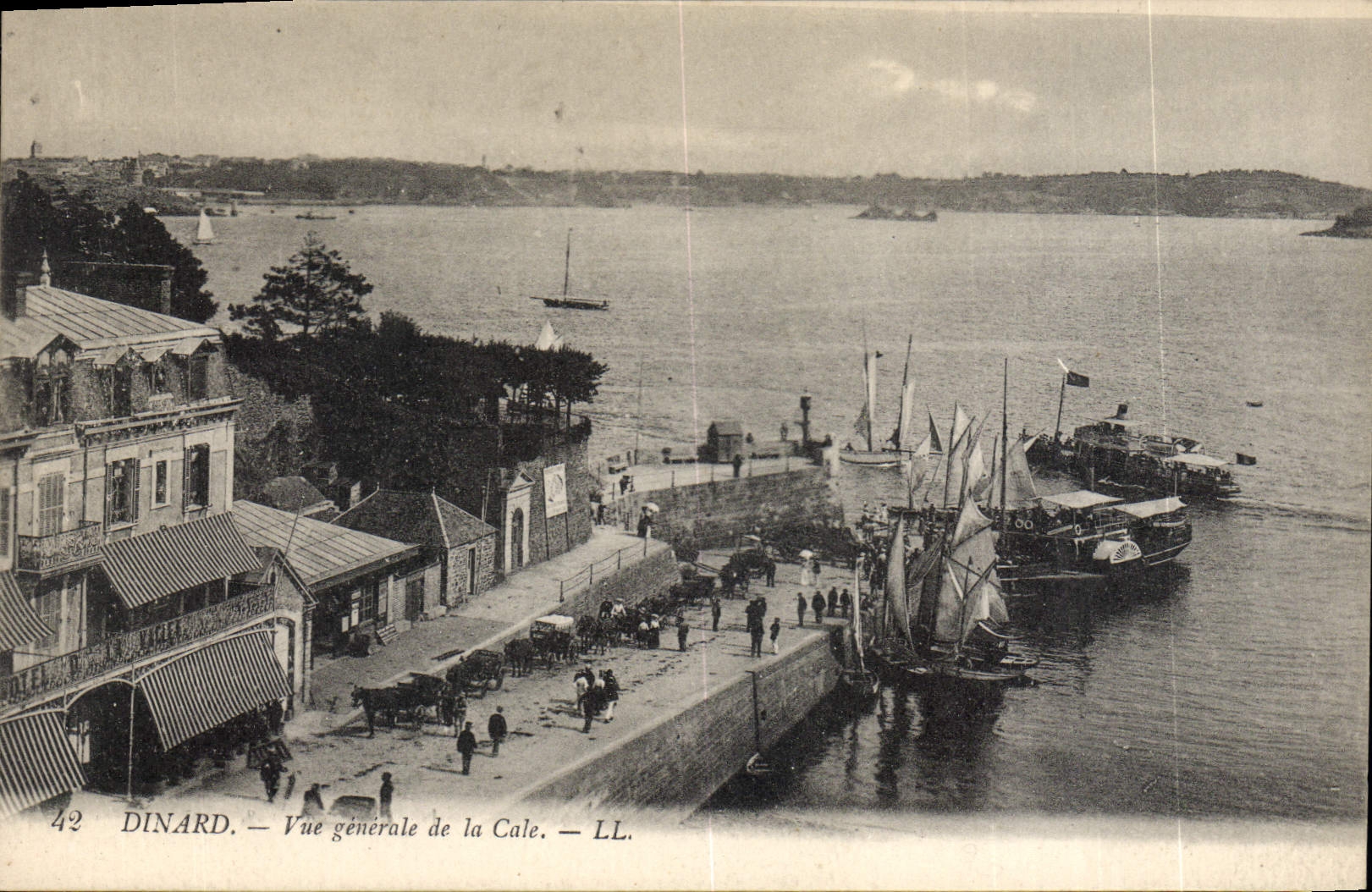 CPA Dinard Vue Generale De La Cale