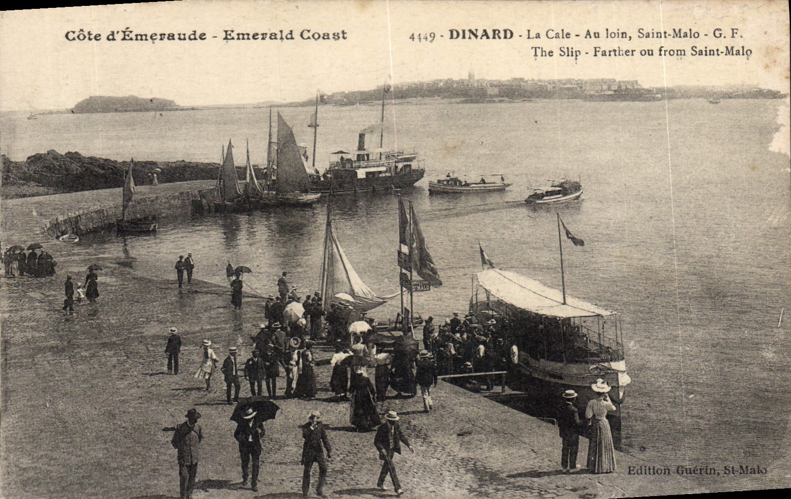 CPA Dinard La Cale Au Loin Saint Malo