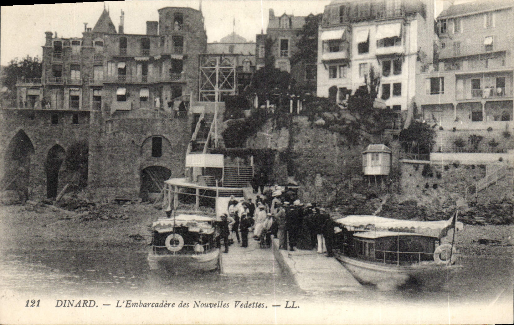 CPA Dinard L'Embarcadere Des Nouvelles Vedettes