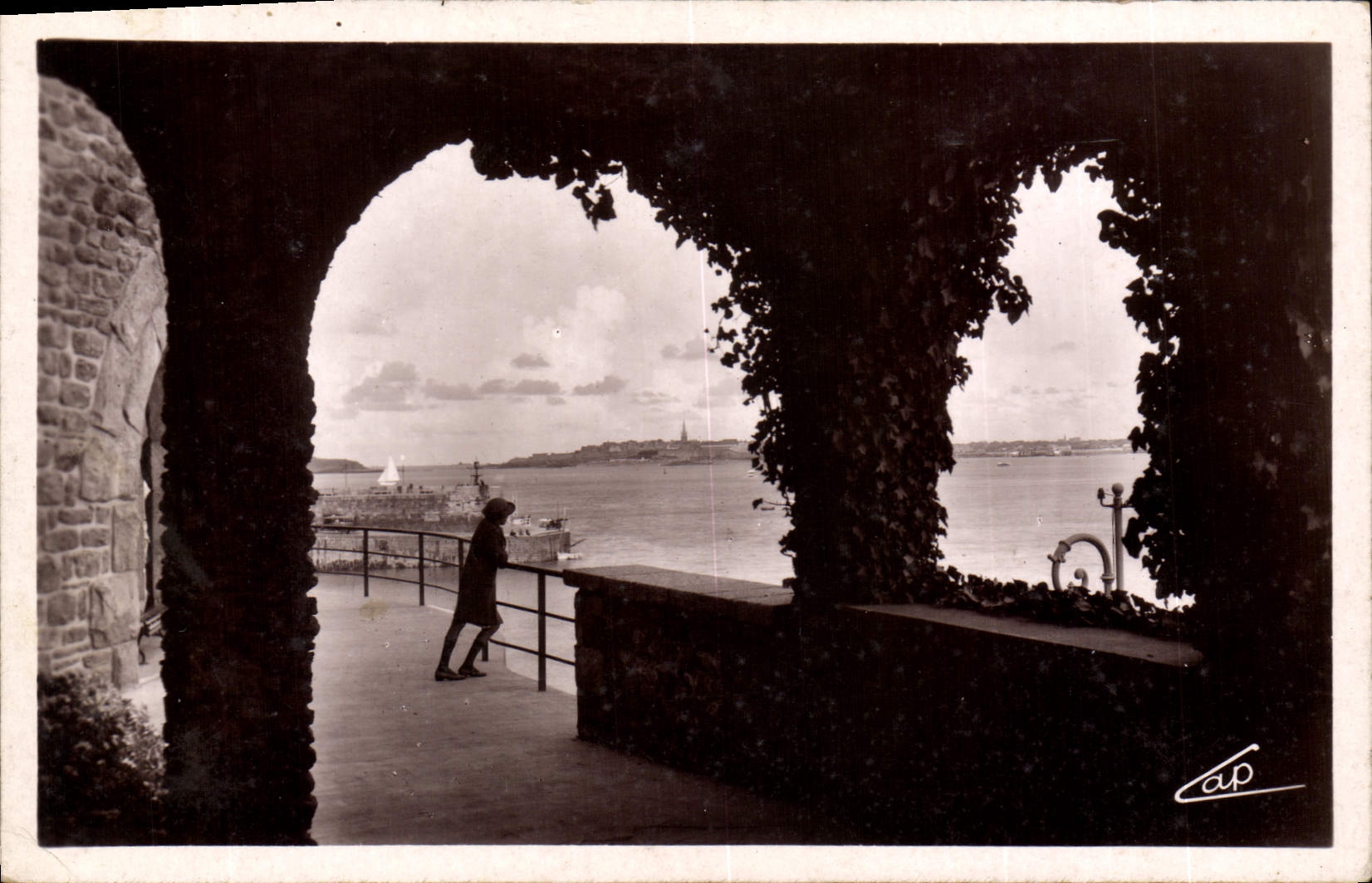 CPA Dinard Vue Prise De La Terrasse Du Musee de la mer