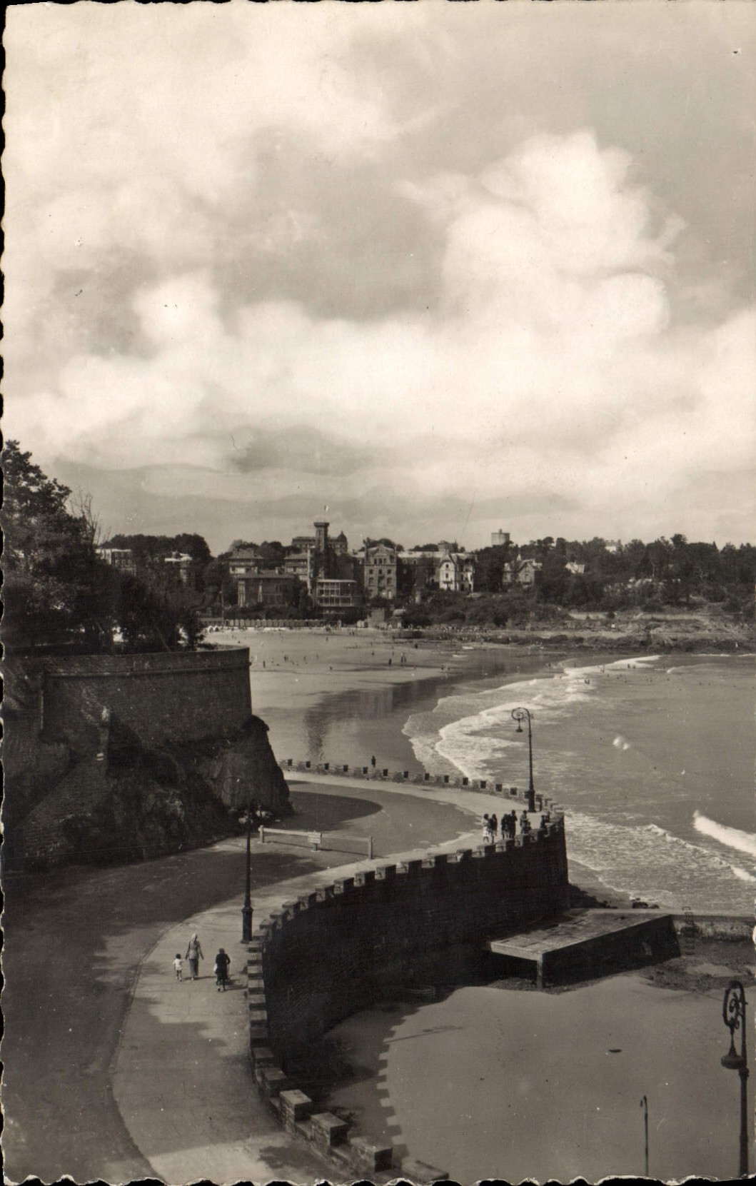 CPA Dinard Vue Sur la Plage