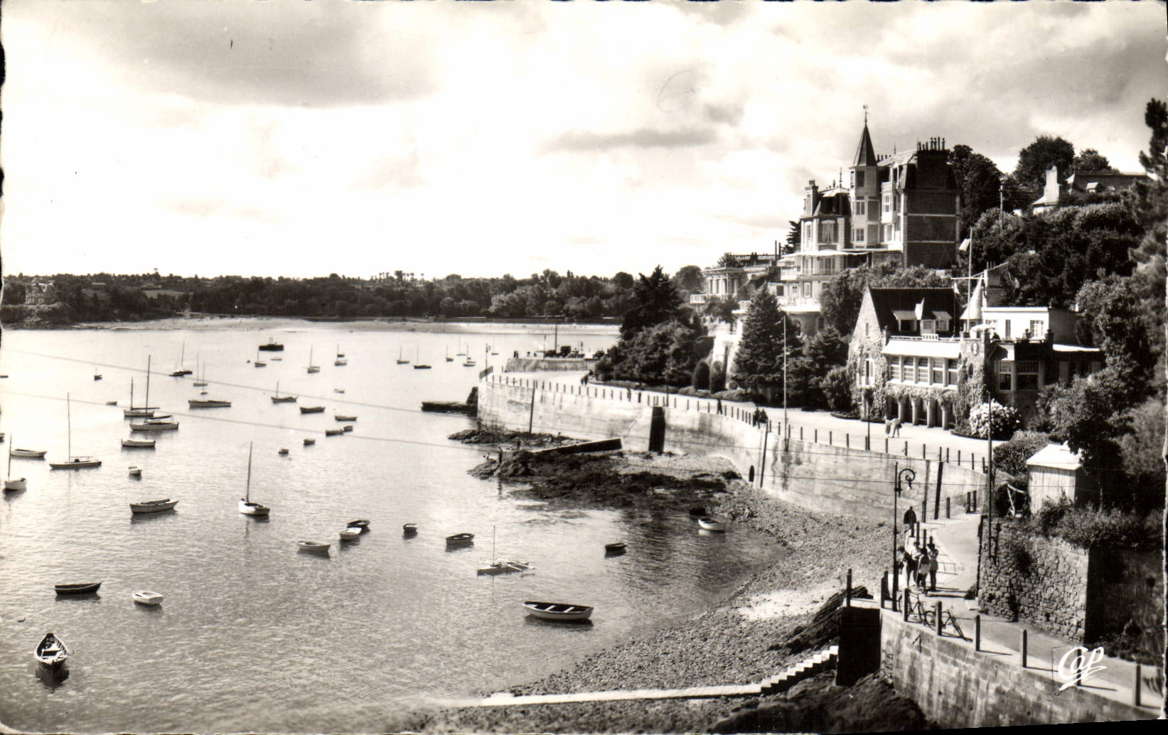 CPA Dinard Promenade Du Clair De Lune