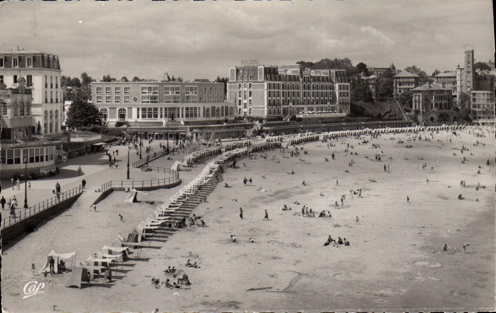 CPA Dinard La Plage Vers Le Crystal