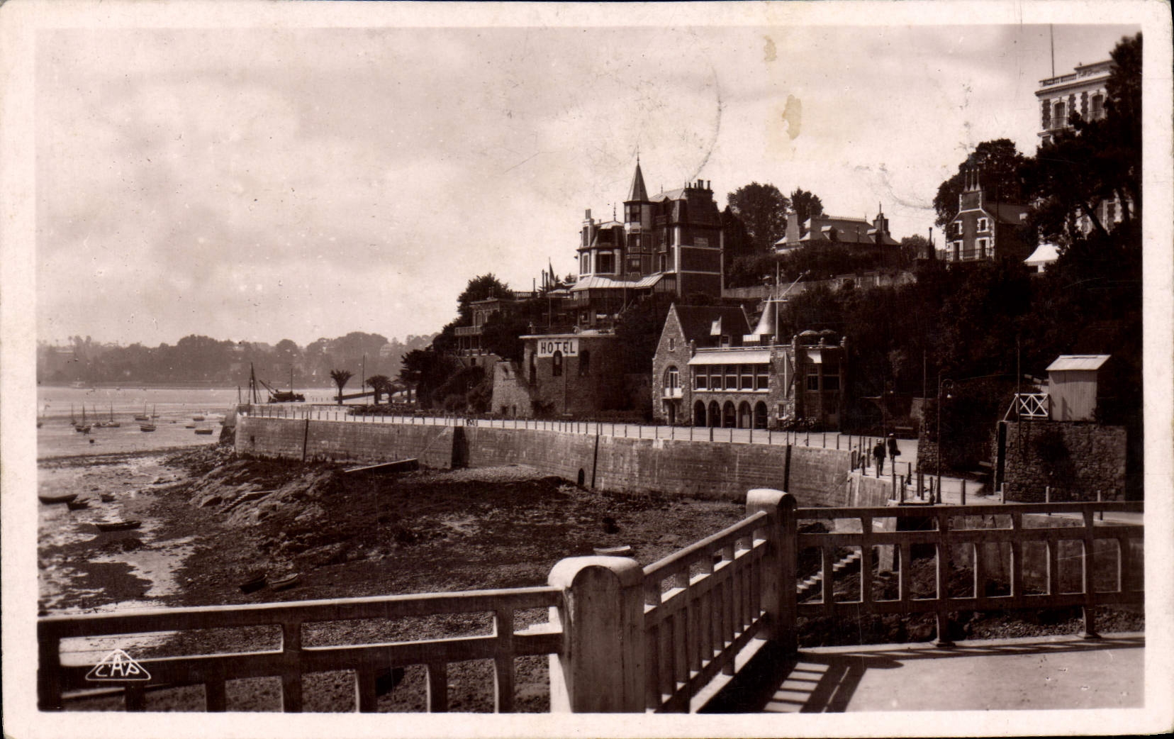 CPA Dinard Promenade Du Clair De Lune