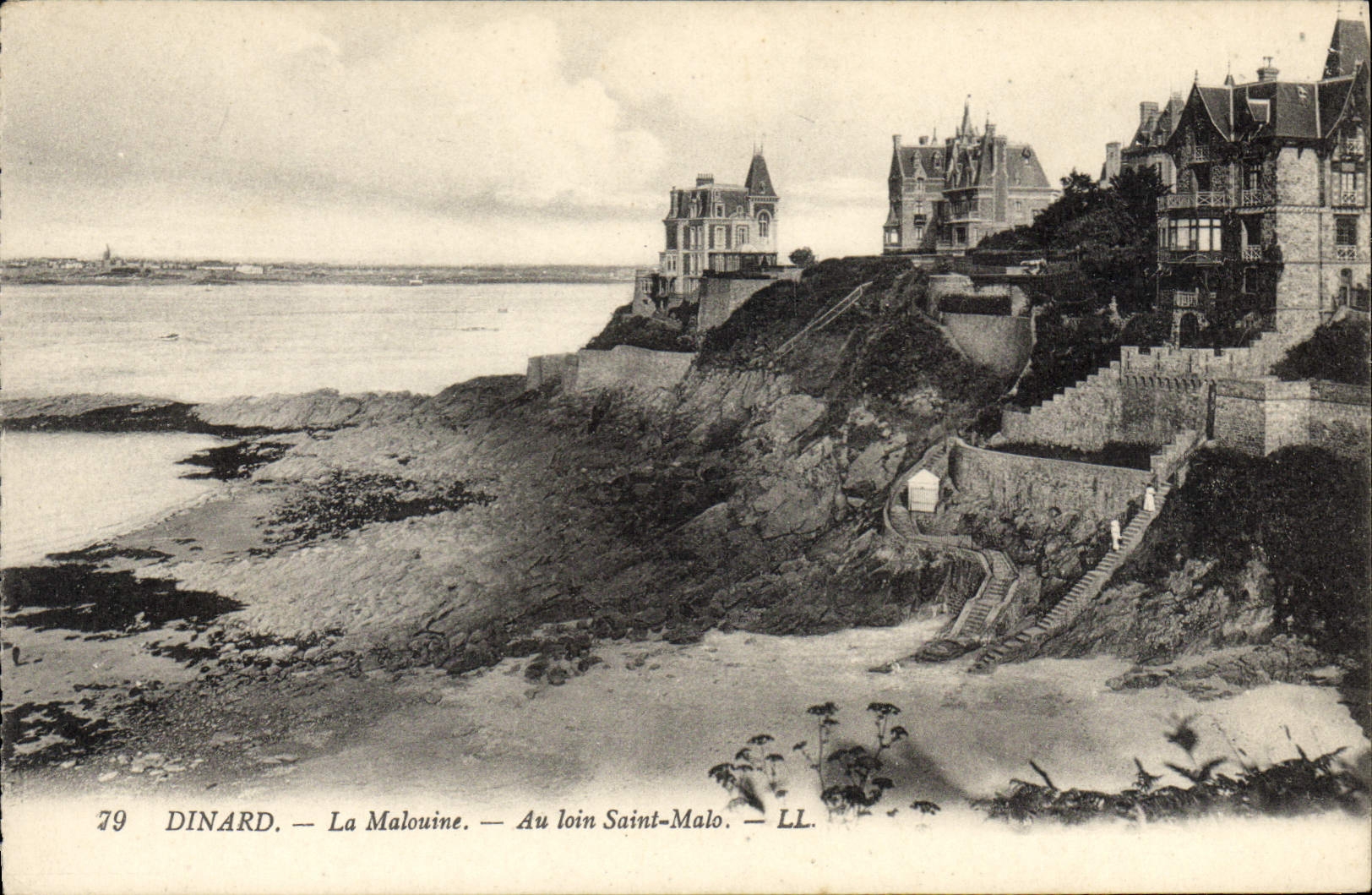 CPA Dinard La Malouine Au Loin Saint Malo