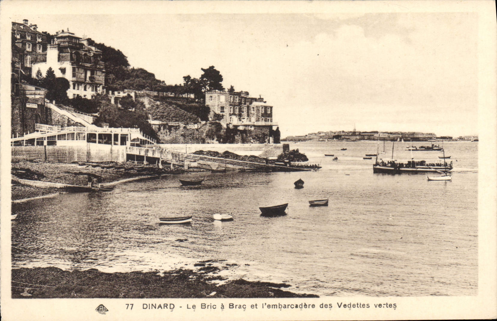 CPA Dinard Le Bric A Brac Et I'Embarcadere Des Vedettes Vertes