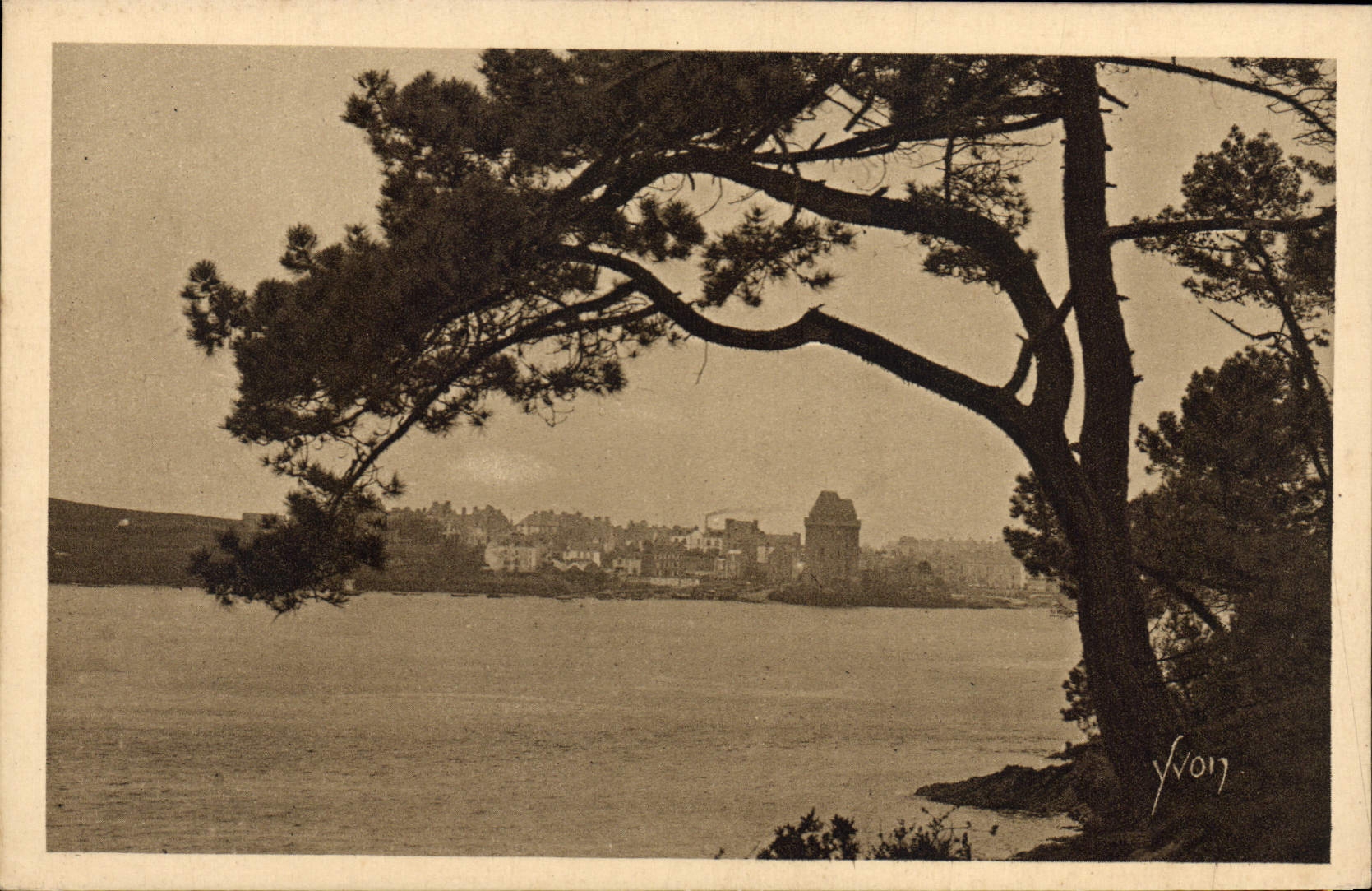 CPA Dinard Et sa Vicomté Dans Le Fond St Malo