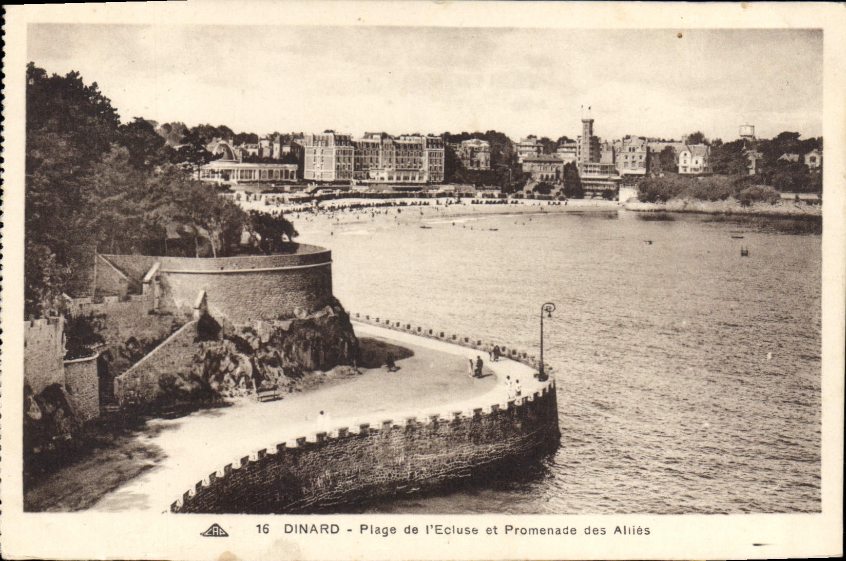 CPA Dinard Plage De I'Ecluse Et Promenade Des Allies