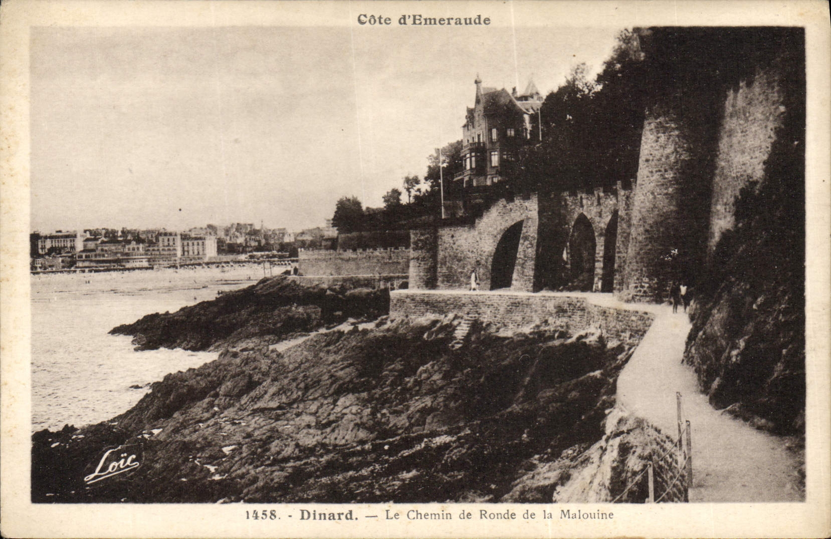 CPA Dinard Le Chemin De Ronde De La Malouine