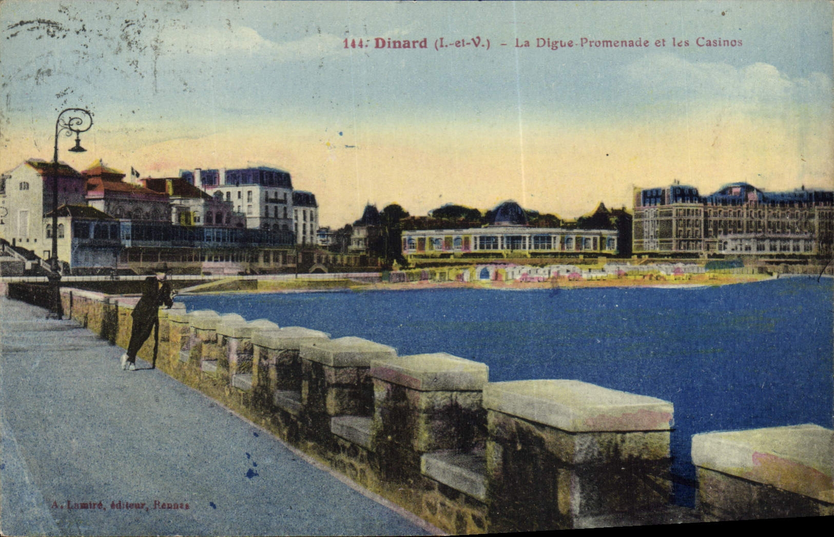 CPA Dinard La Digue Promenade Et Les Casinos