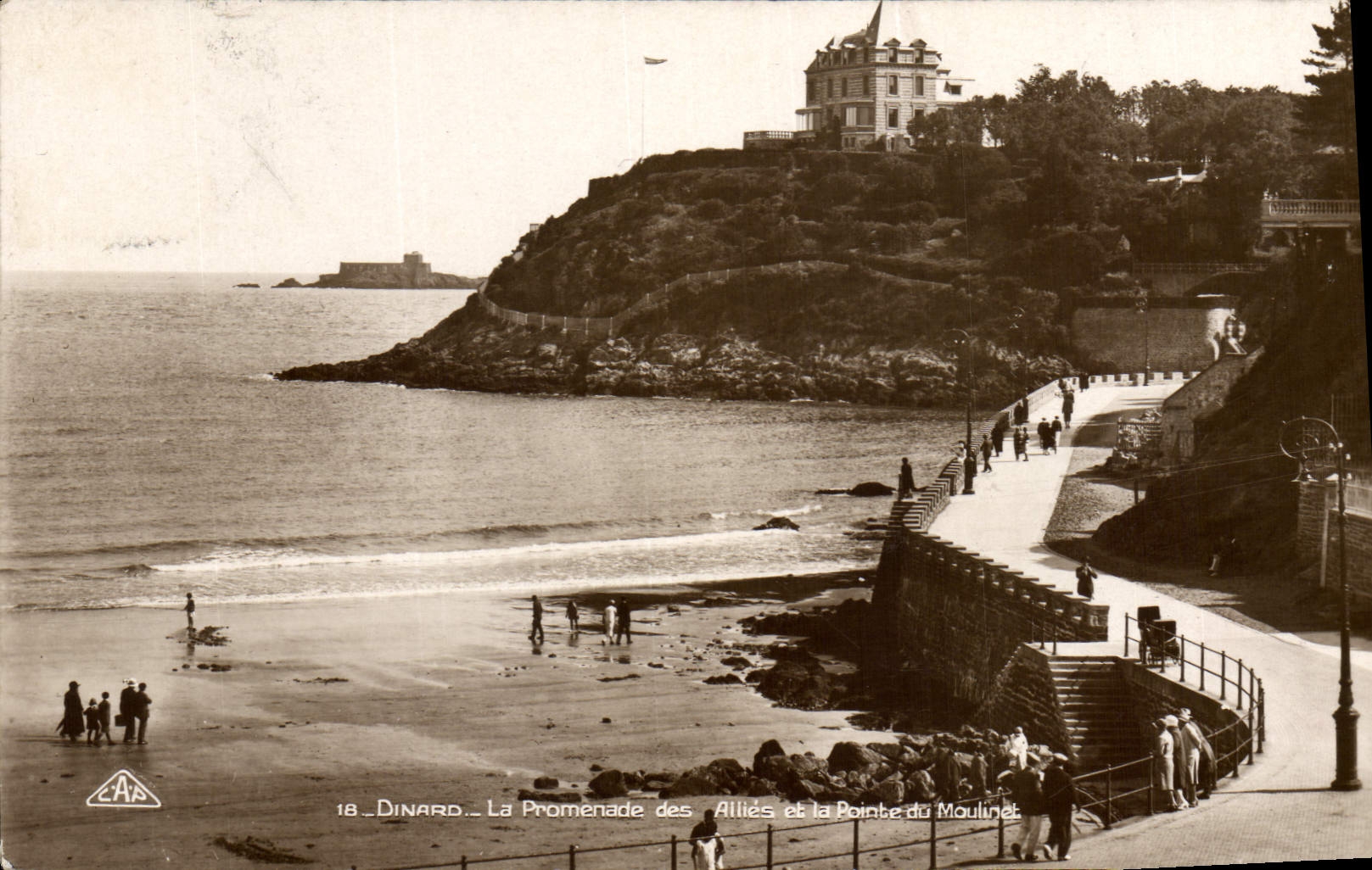 CPA Dinard La Promenade Des Alliés Et La Pointe Du Moulinet