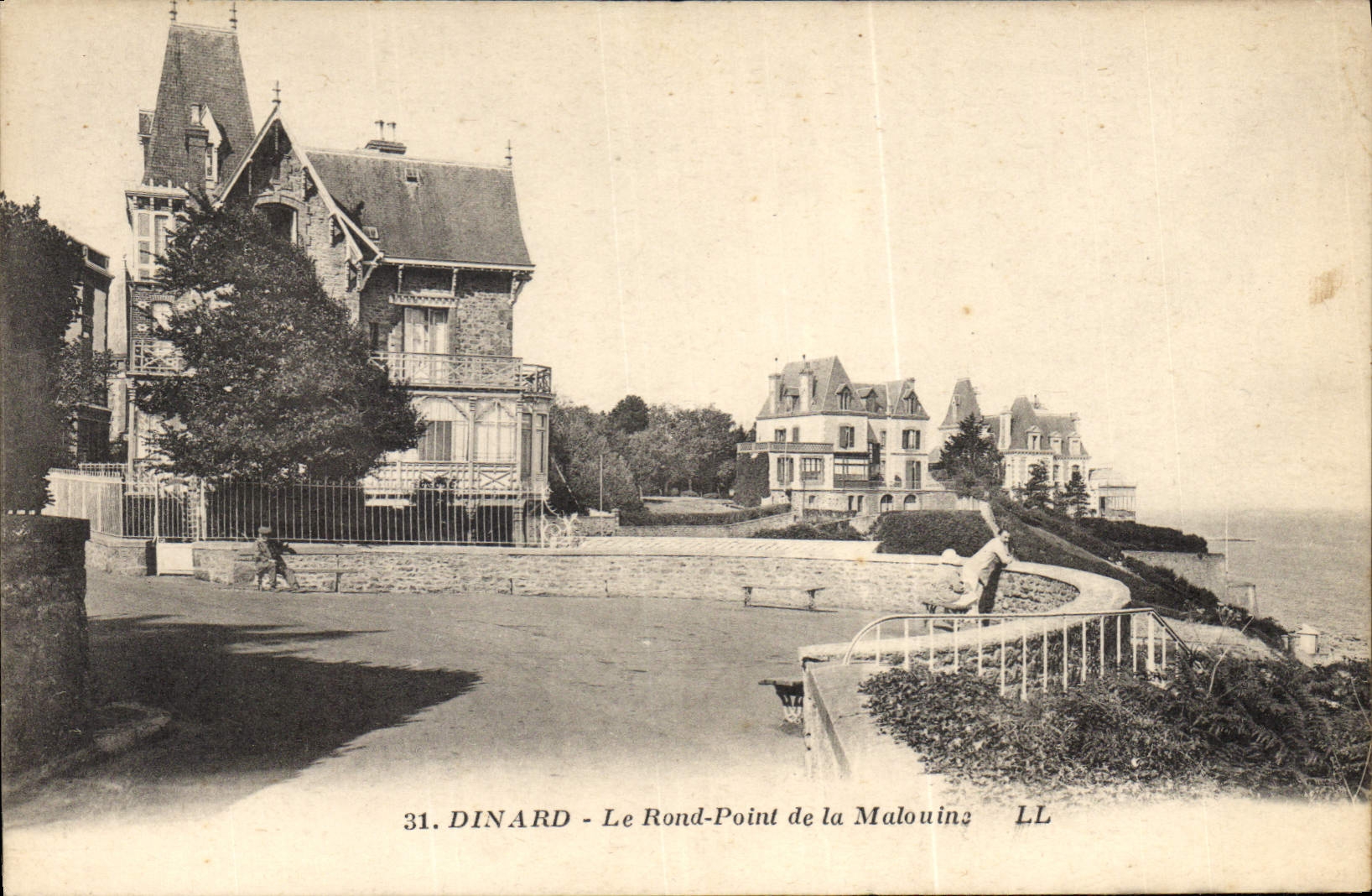 CPA Dinard Le Rond Point De La Malouine