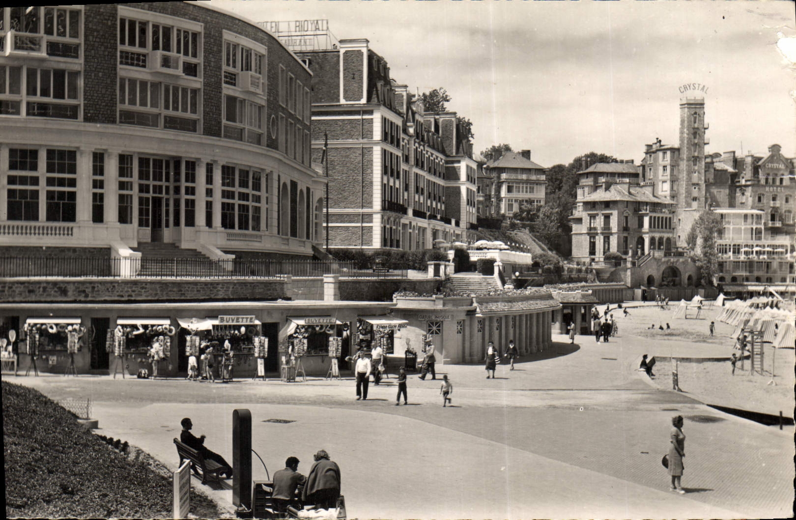 CPA Dinard La Promenade Vers Le Crystal