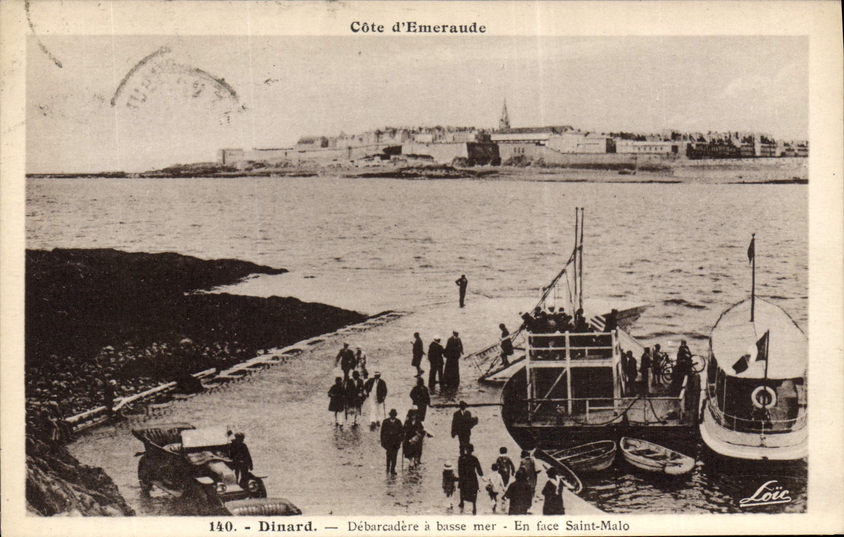 CPA Dinard Debarcadere A Basse Mer En Face Saint Malo