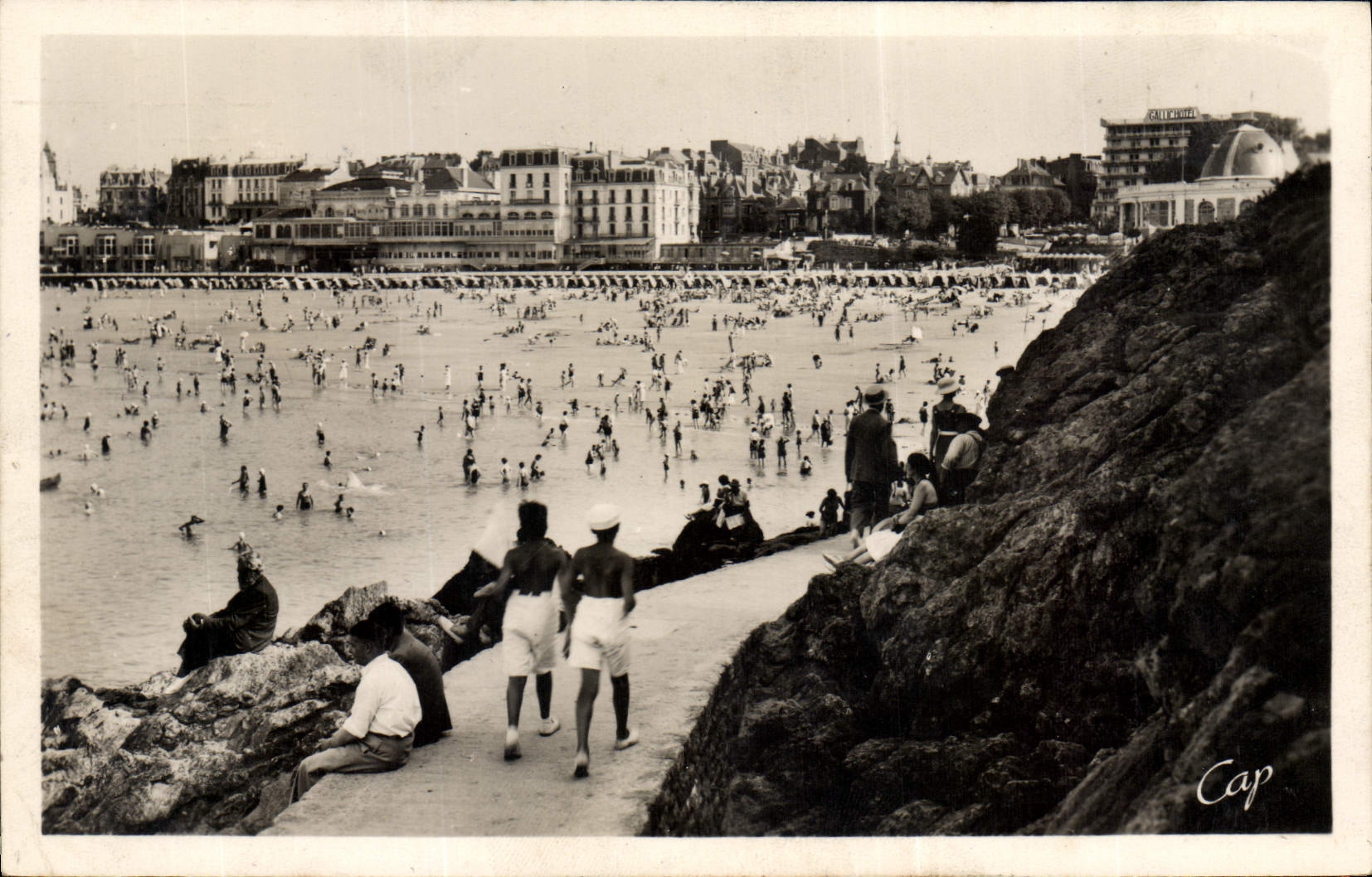 CPA Dinard La Plage Et La Promenade Malouine