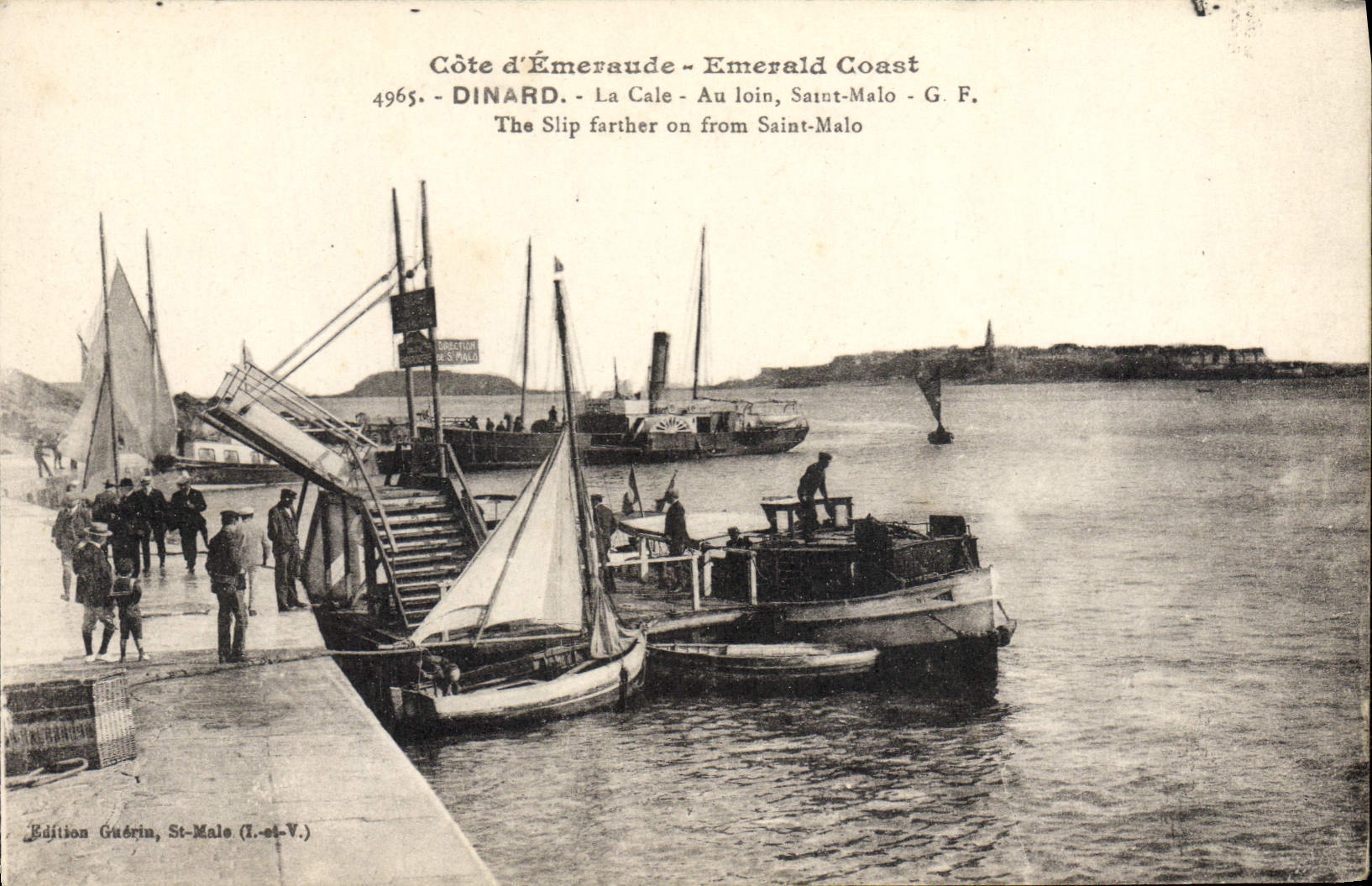 CPA Dinard La Cale Au Loin Saint Malo