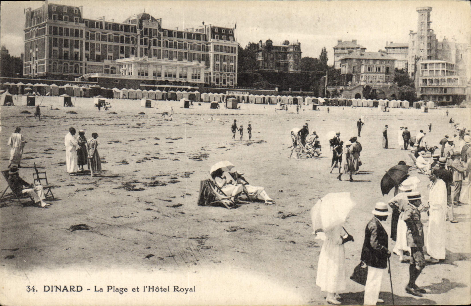 CPA Dinard La Plage Et I'Hotel Royal