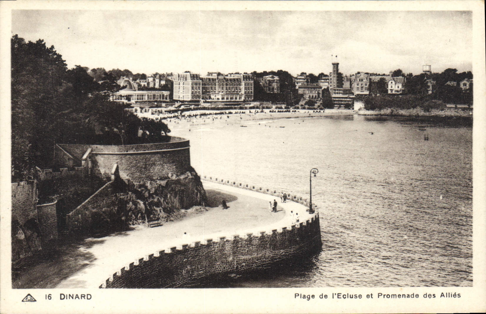 CPA Dinard Plage De I'Ecluse Et Promenade Des Allies
