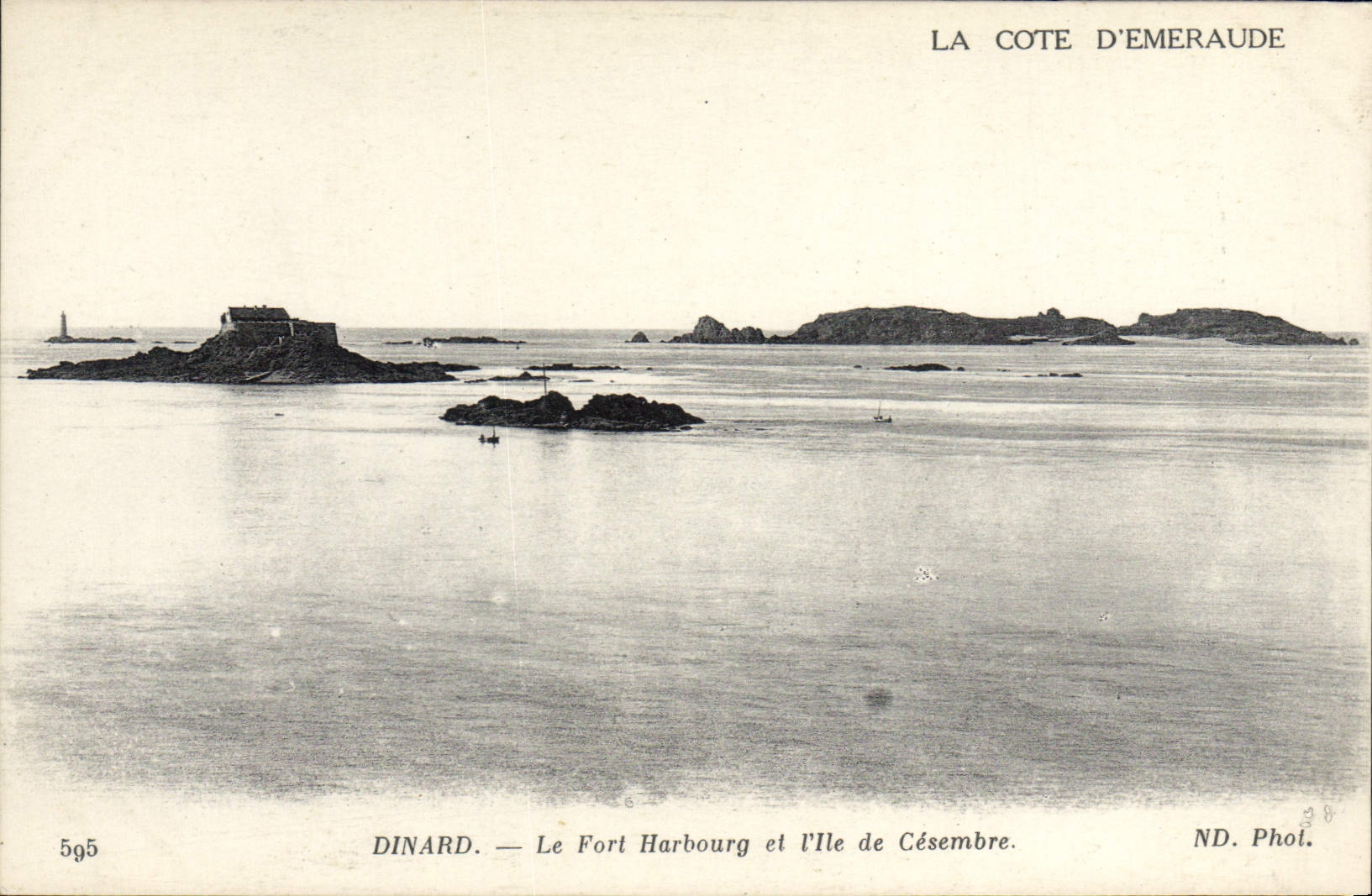 CPA Dinard Le Fort Harbourg Et I'Ile De Cesembre