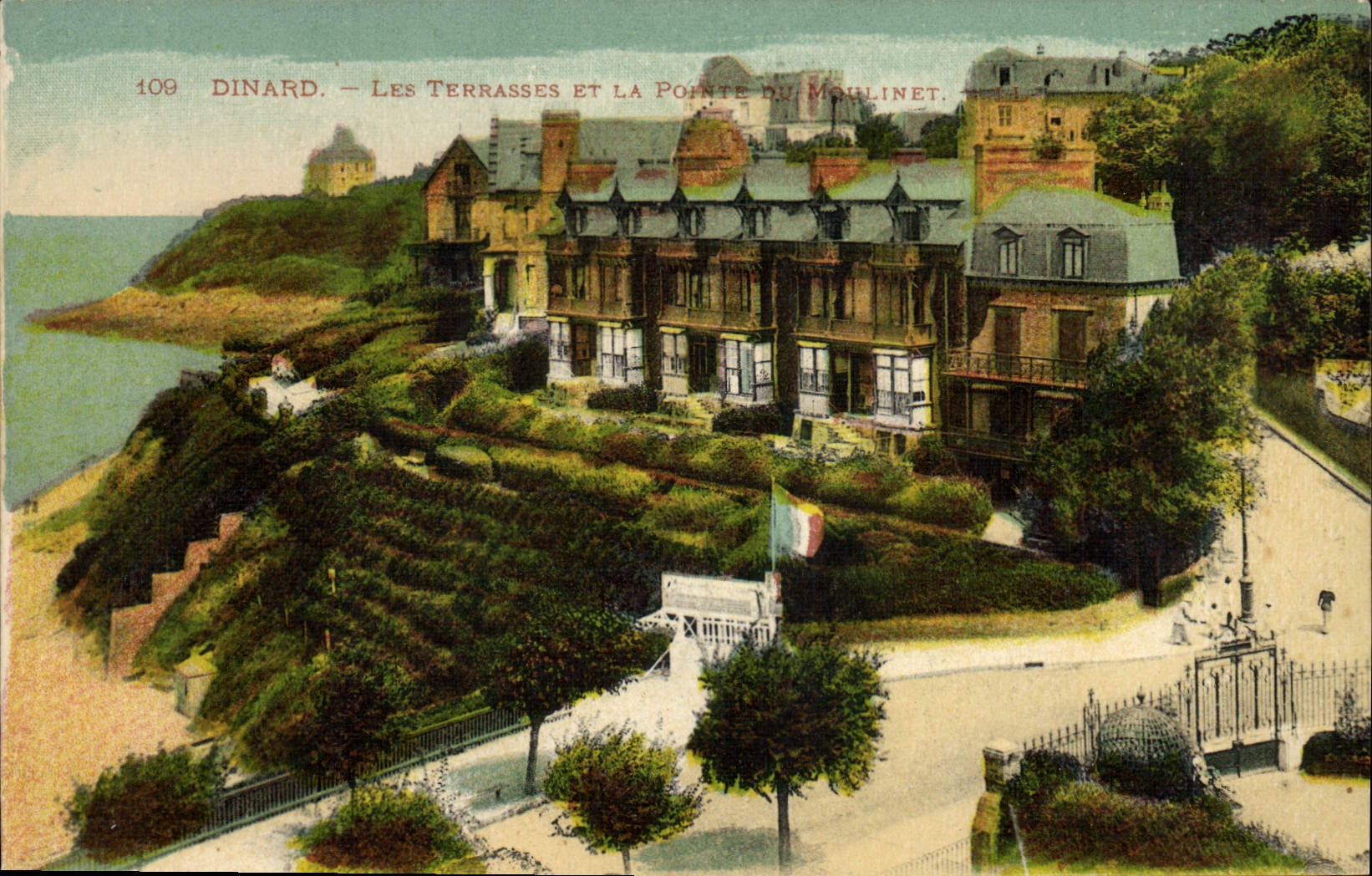 CPA Dinard Les Terrasses Et La Pointe Du Moulinet