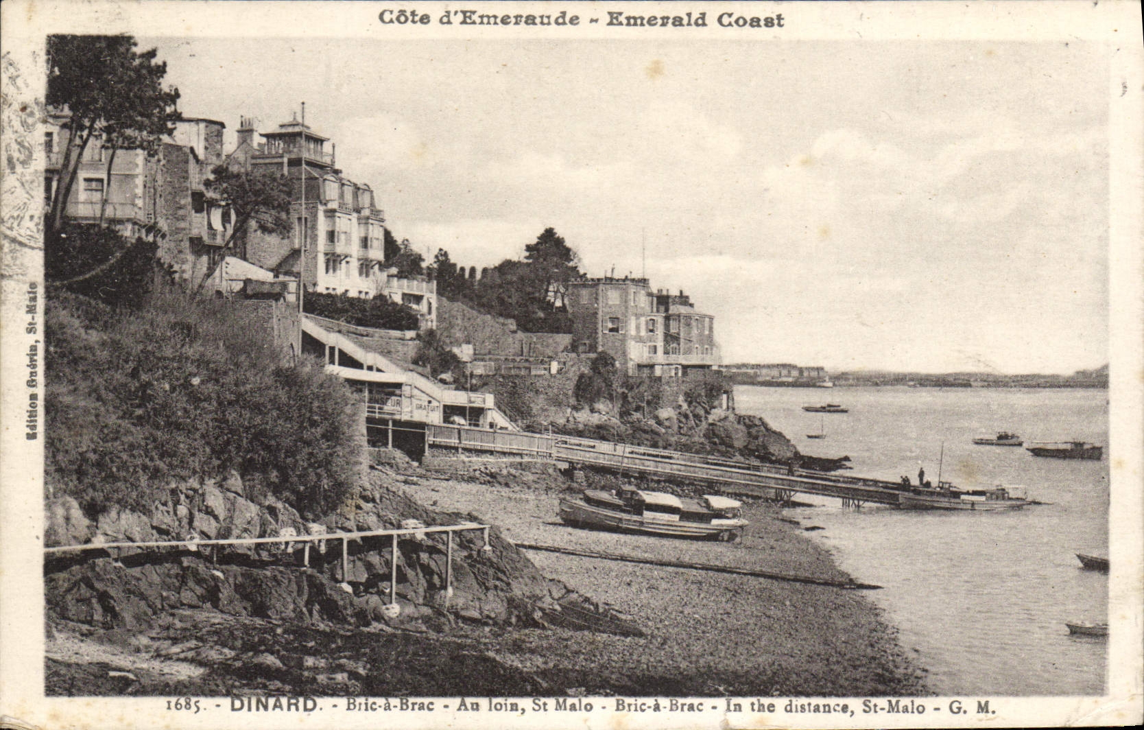 CPA Dinard Bric A Brac Au Loin St Malo