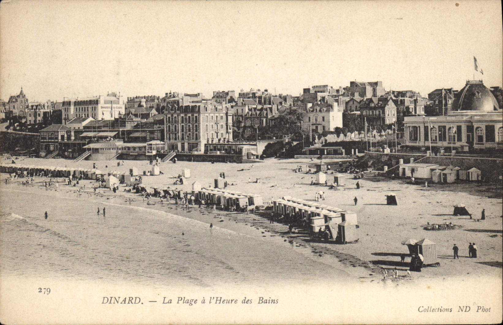 CPA Dinard La Plage A I'Heure Des Bains