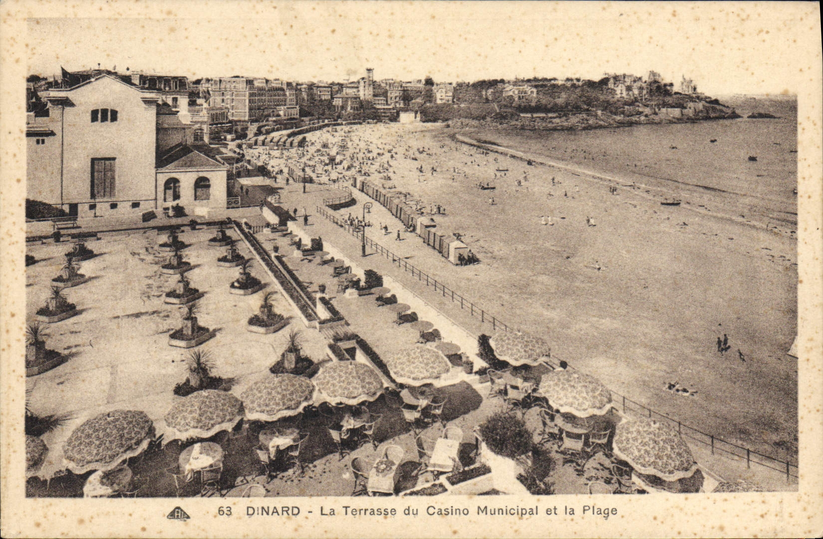 CPA Dinard La Terrasse Du Casino Municipal Et La Plage