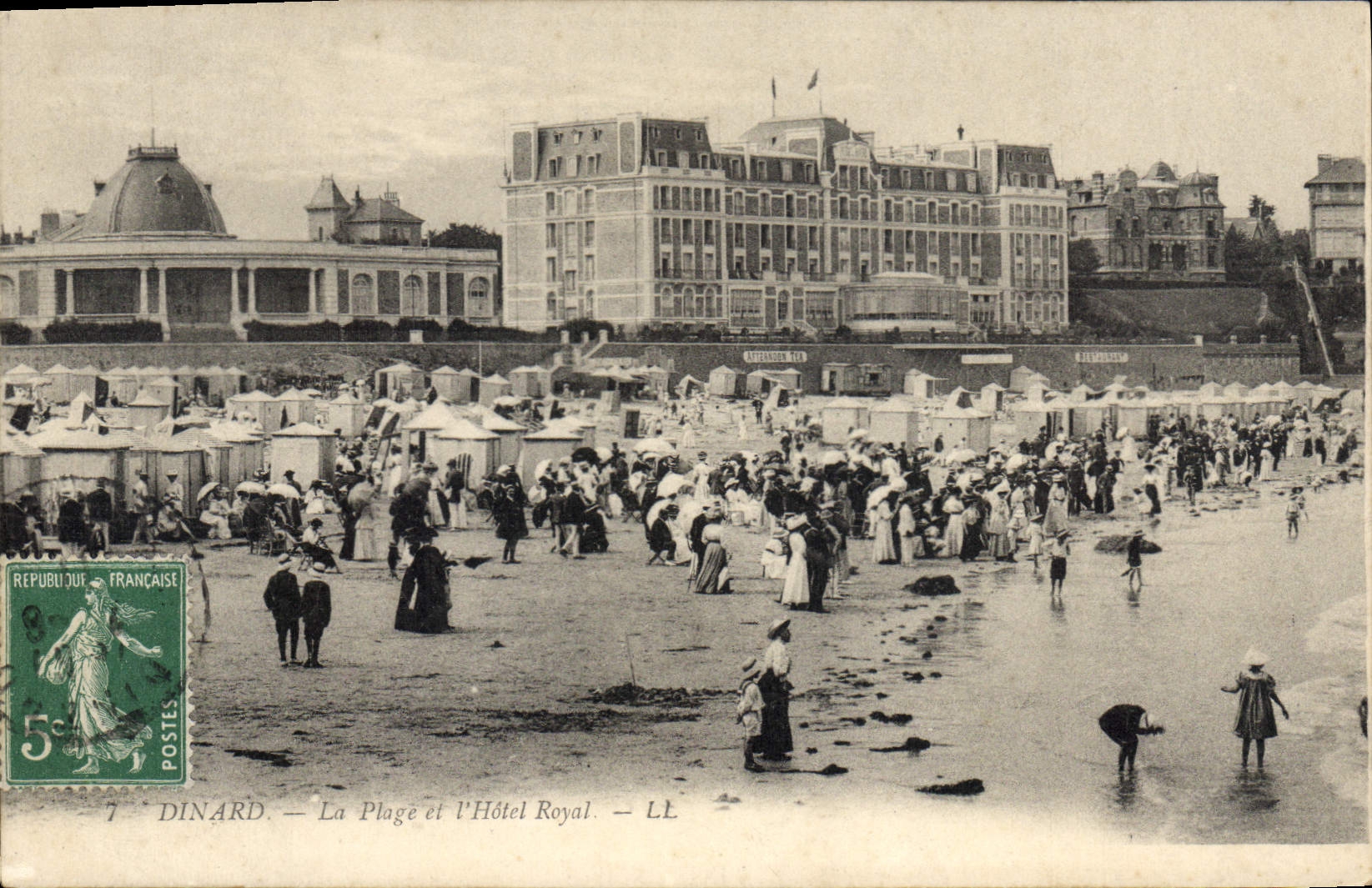 CPA Dinard La Plage Et I'Hotel Royal