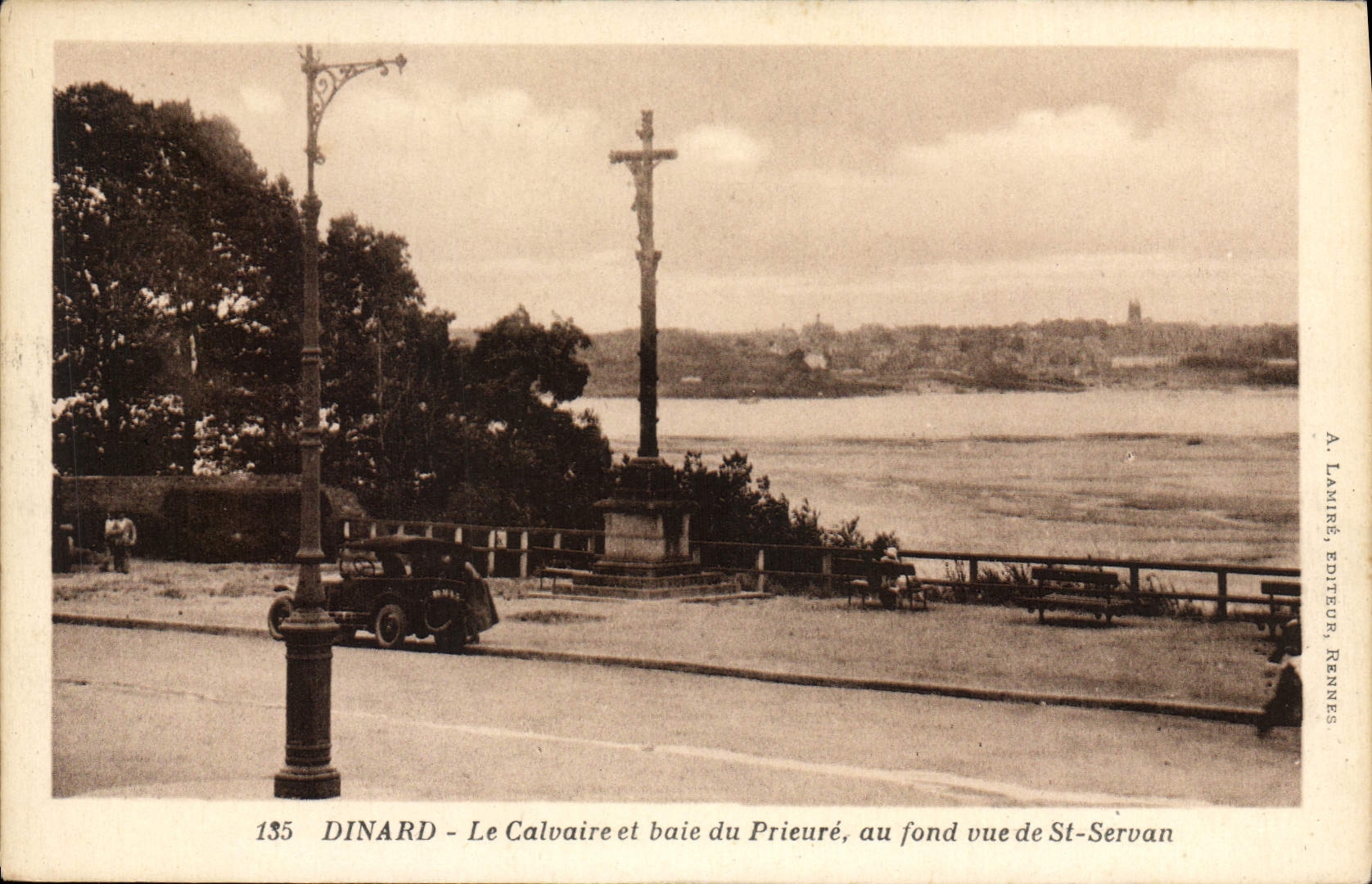 CPA Dinard Le Calvaire Et Baie Du Prieure Au Fond Vue De St Servan