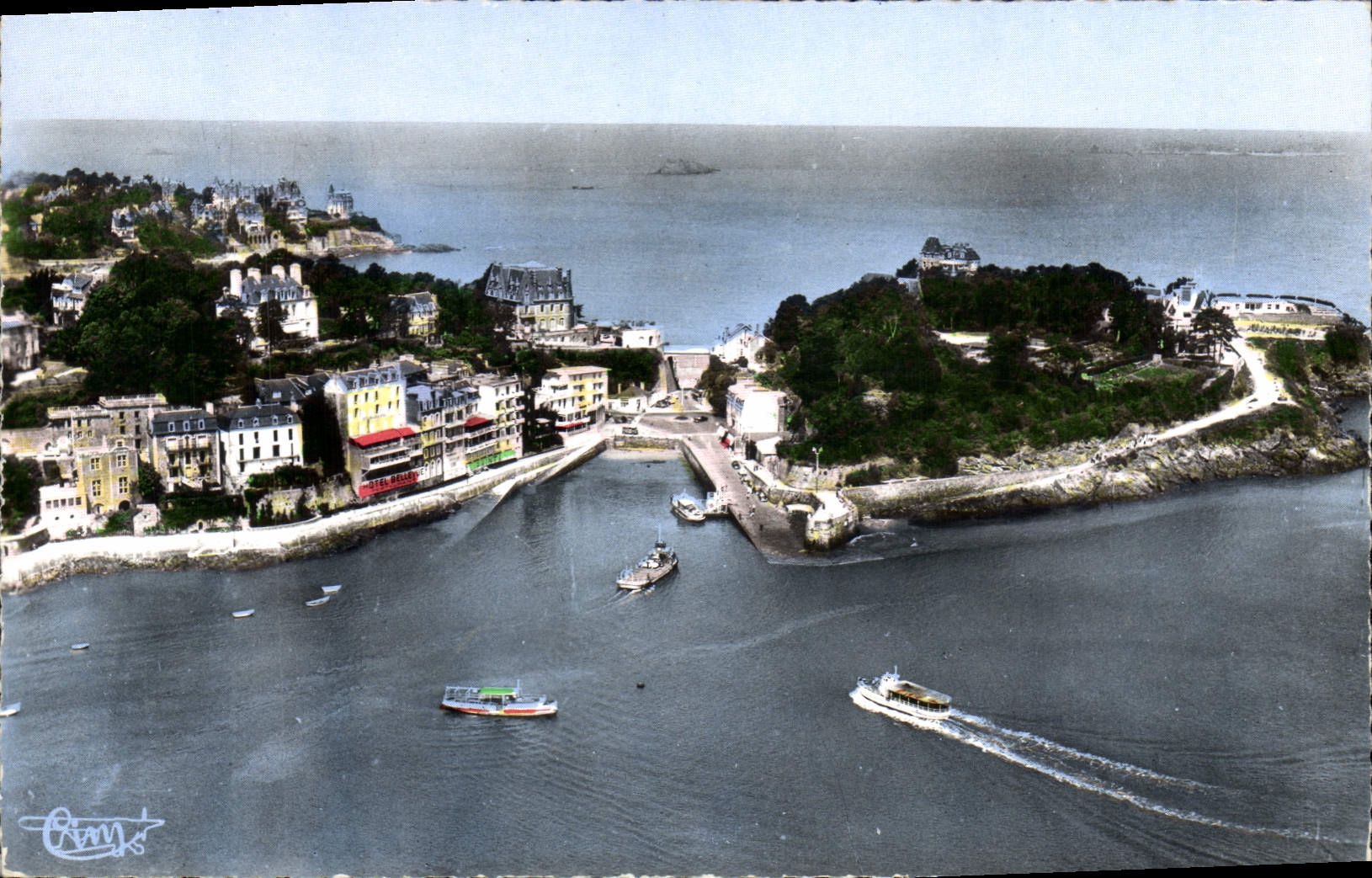 CPA Dinard Les Vedettes Le Pont Emeraude