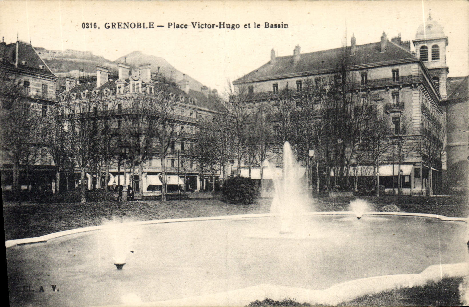 CPA Grenoble Place Victor Hugo Et Le Bassin